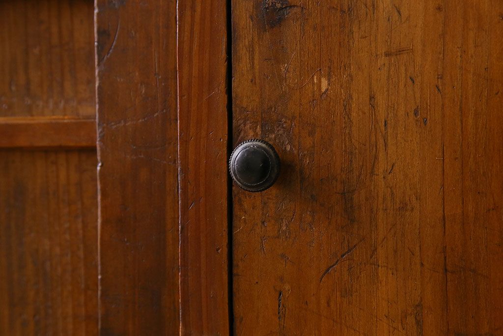 アンティーク家具　大正〜昭和期　大振りなサイズが魅力のシックな収納棚(下駄箱)