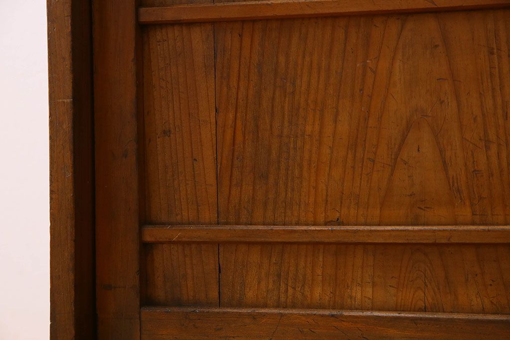 アンティーク家具　大正〜昭和期　大振りなサイズが魅力のシックな収納棚(下駄箱)