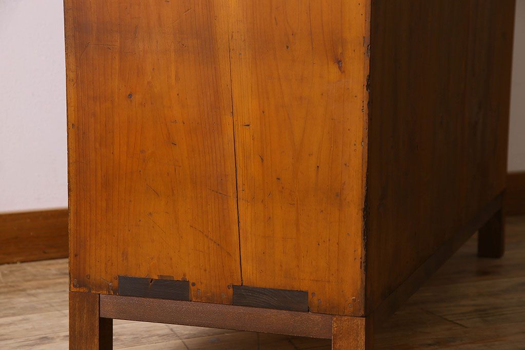 アンティーク家具　大正〜昭和期　大振りなサイズが魅力のシックな収納棚(下駄箱)