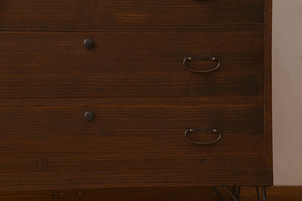 レトロ家具　昭和レトロ　ヒノキ材製天板　シンプルさが魅力の鉄脚ローボード(ローチェスト)(1)