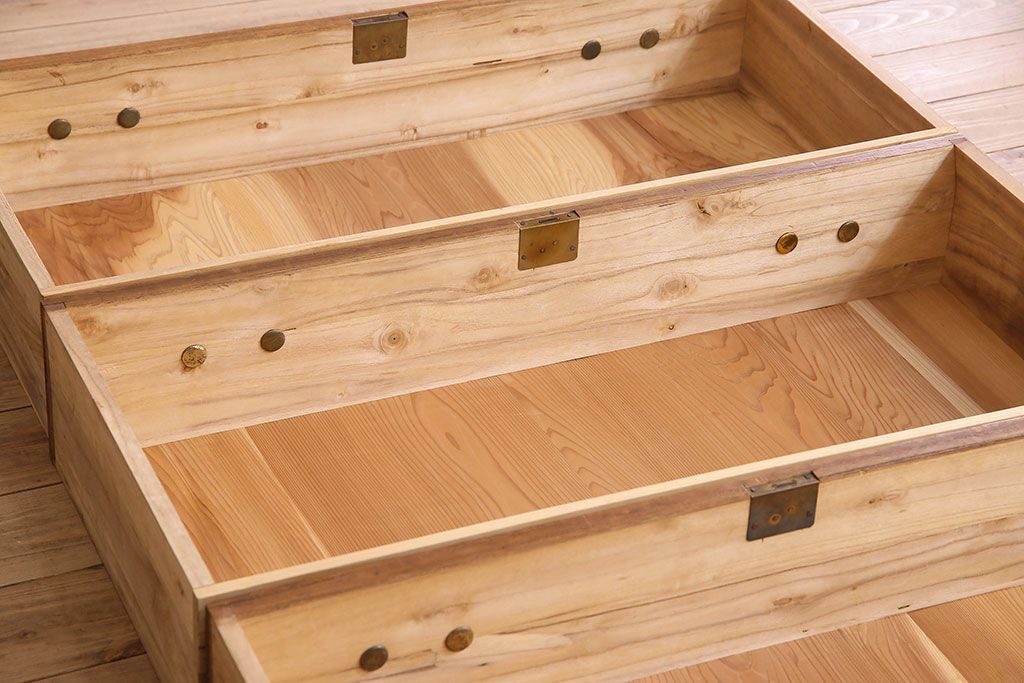 レトロ家具　昭和レトロ　ヒノキ材製天板　シンプルさが魅力の鉄脚ローボード(ローチェスト)(2)