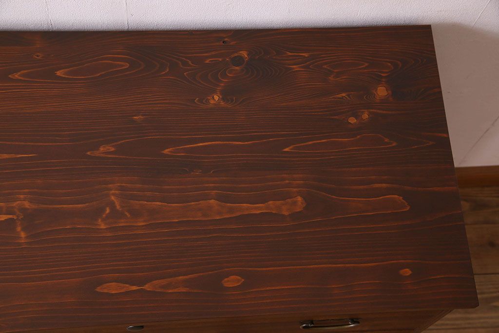 レトロ家具　昭和レトロ　ヒノキ材製天板　シンプルさが魅力の鉄脚ローボード(ローチェスト)(2)