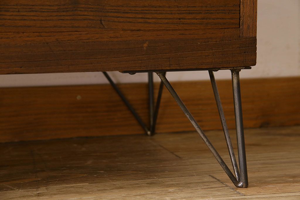 レトロ家具　昭和レトロ　ヒノキ材製天板　シンプルさが魅力の鉄脚ローボード(ローチェスト)(2)