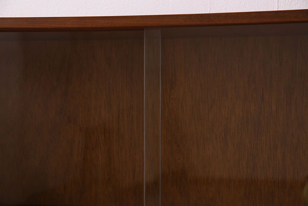 ヴィンテージ家具　北欧ビンテージ　チーク材　上品さが魅力のディスプレイラック(陳列棚、収納棚、戸棚)