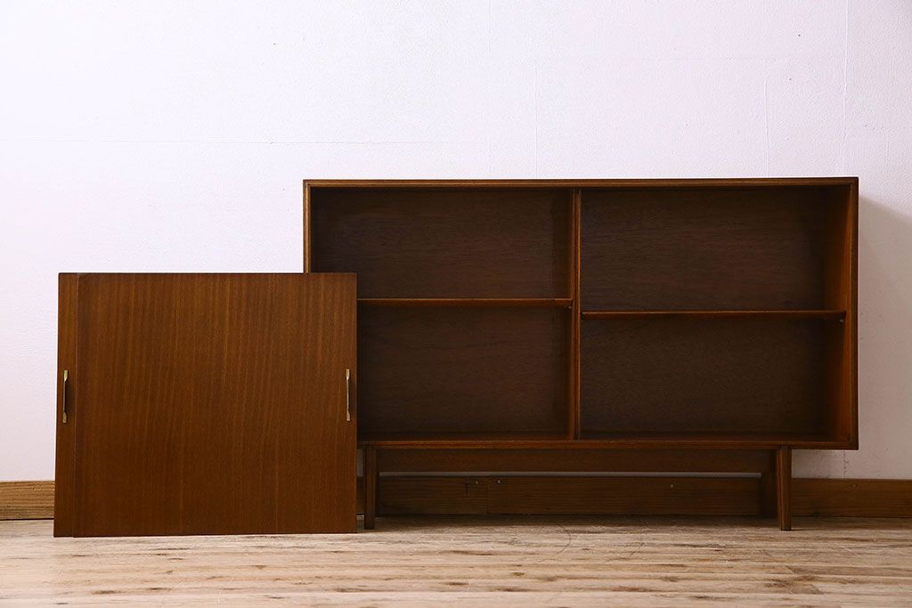 ビンテージ家具　北欧ビンテージ　上品な印象のサイドボード(サイドキャビネット)