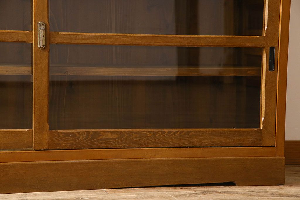 レトロ家具　昭和レトロ　前面ナラ材　古い木の質感が味わい深い重ね戸棚(収納棚)