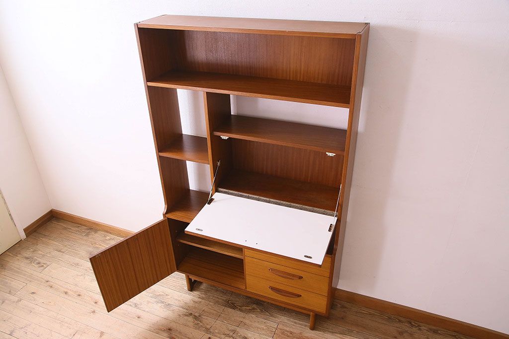 ヴィンテージ家具　北欧ビンテージ　色合いのコントラストがおしゃれなキャビネット(飾り棚、陳列棚)