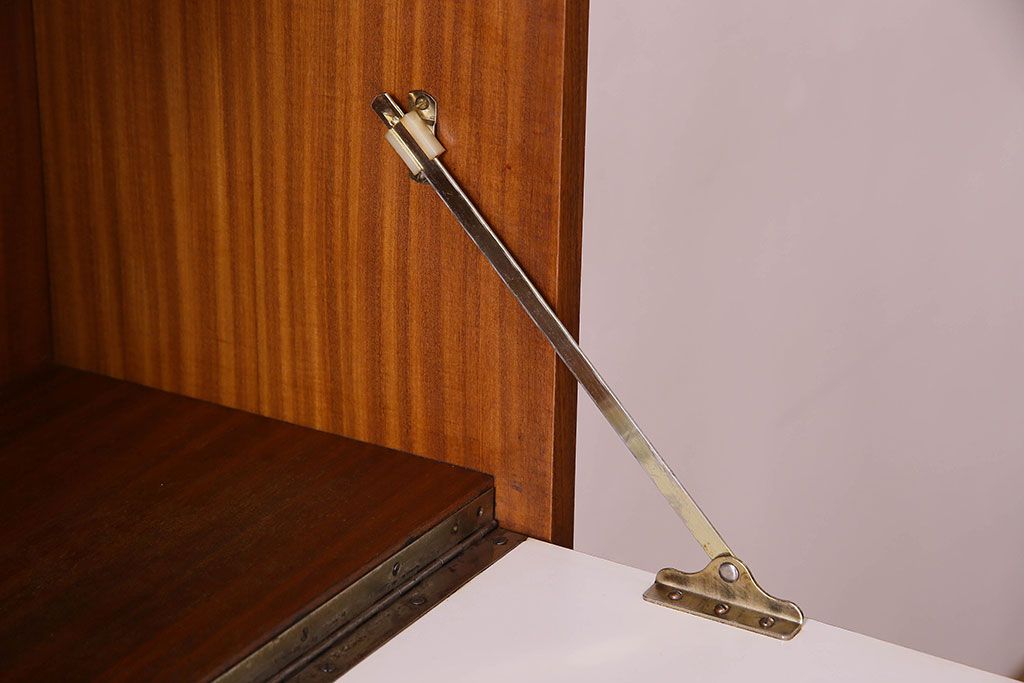 ヴィンテージ家具　北欧ビンテージ　色合いのコントラストがおしゃれなキャビネット(飾り棚、陳列棚)