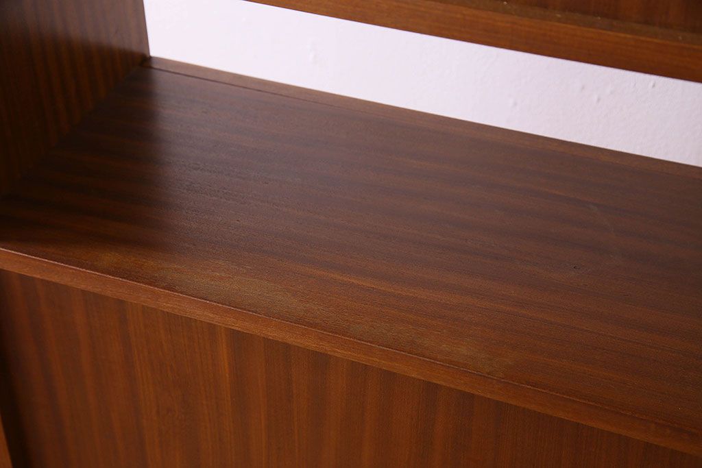ヴィンテージ家具　北欧ビンテージ　色合いのコントラストがおしゃれなキャビネット(飾り棚、陳列棚)