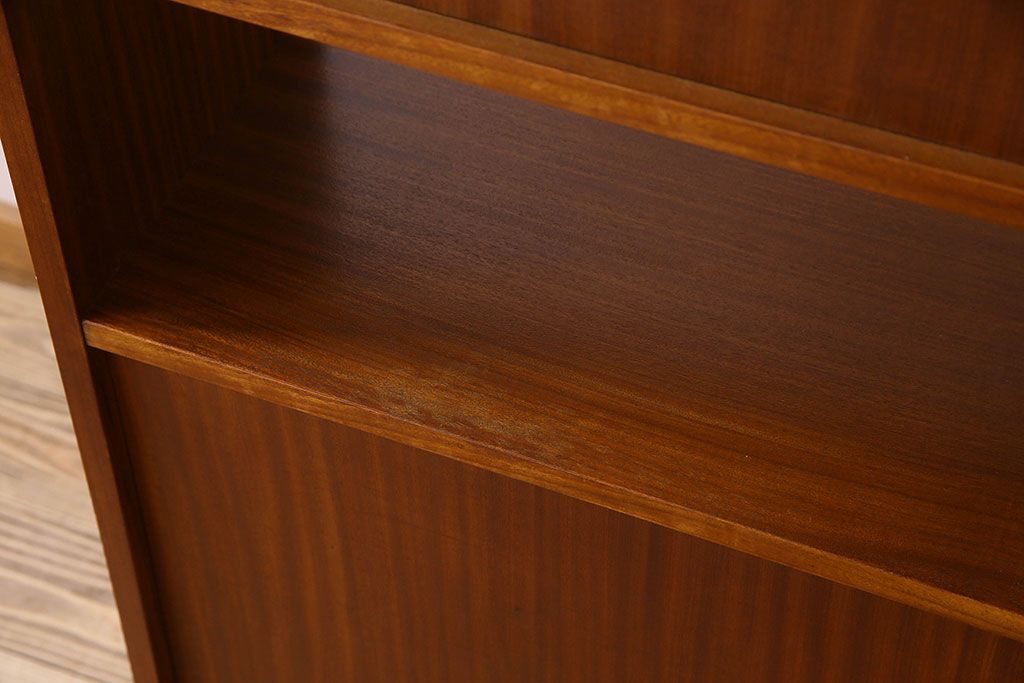 ヴィンテージ家具　北欧ビンテージ　色合いのコントラストがおしゃれなキャビネット(飾り棚、陳列棚)