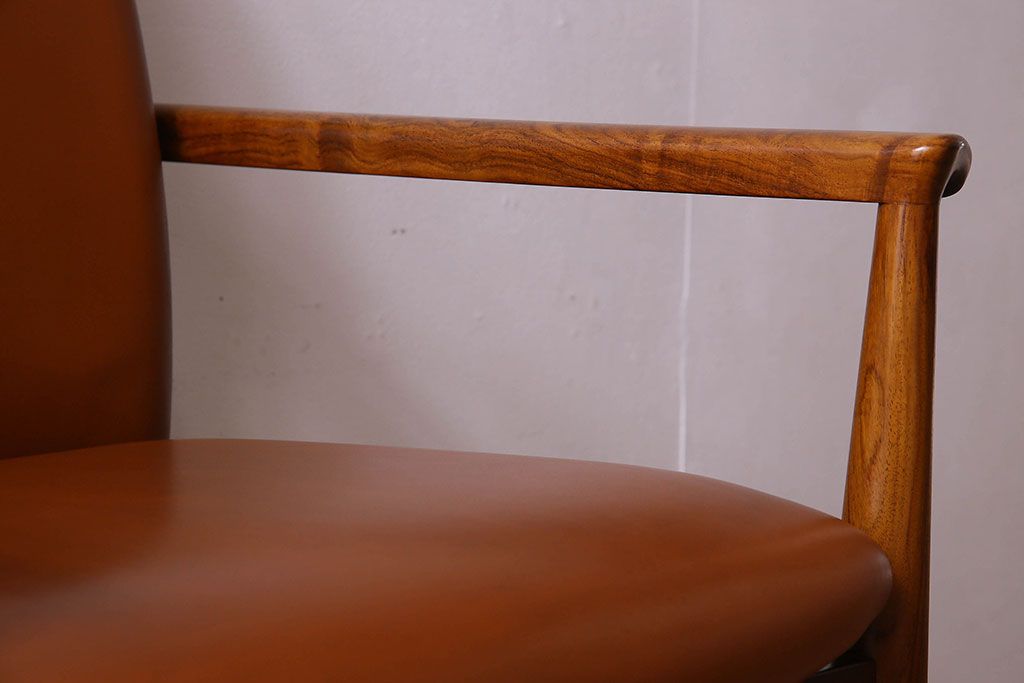 ヴィンテージ家具 CADO(France&Son)社製 フィンユール ローズ