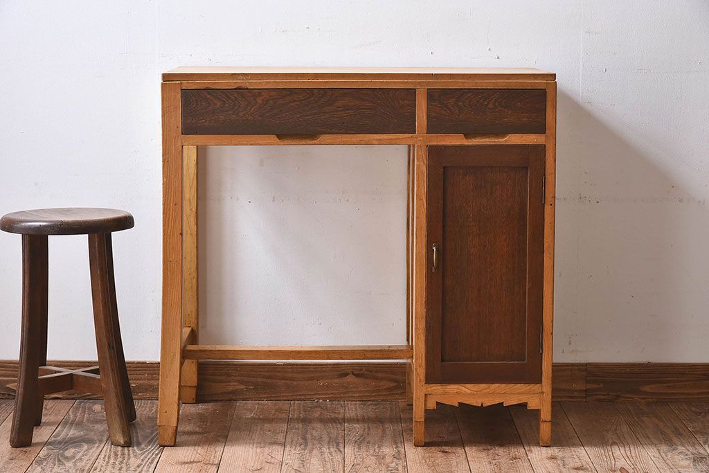 レトロ家具　昭和レトロ　栓材　木色の違いが印象的な片袖机(デスク)