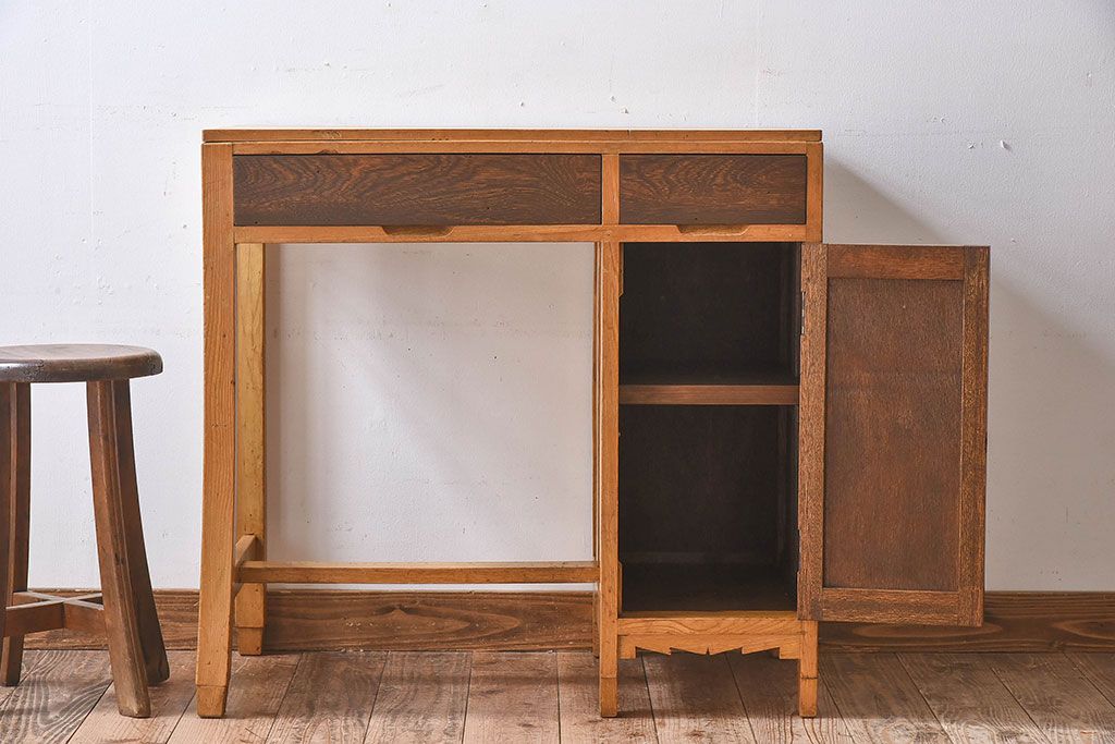 レトロ家具　昭和レトロ　栓材　木色の違いが印象的な片袖机(デスク)