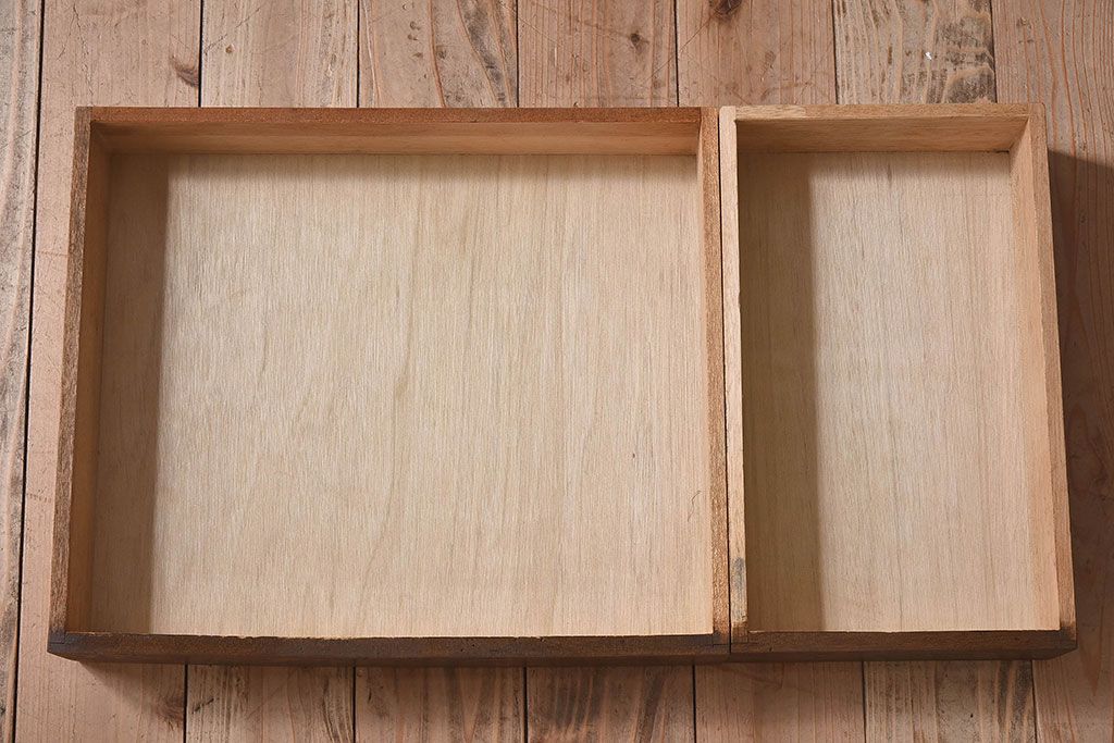 レトロ家具　昭和レトロ　栓材　木色の違いが印象的な片袖机(デスク)