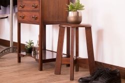 レトロ家具　昭和レトロ　落ち着きのある木の質感が味わい深い丸型スツール(椅子、チェア)(3)