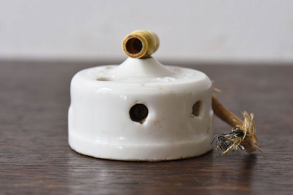 アンティーク雑貨　陶器製　珍しい回転式のアンティークスイッチ