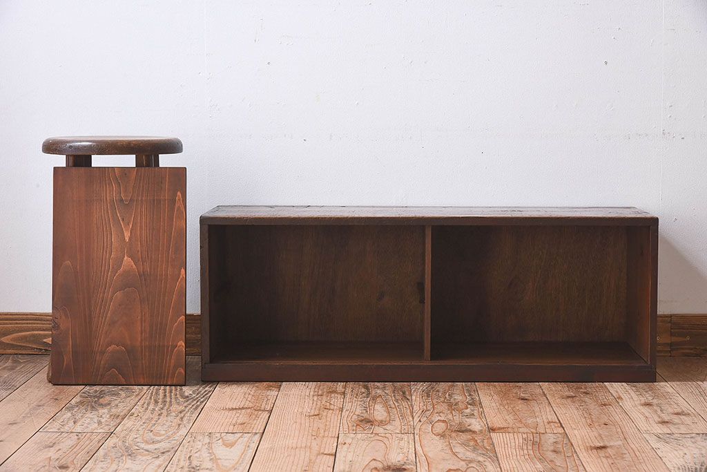 レトロ家具　昭和レトロ　モールガラス入りの小さなローボード(収納棚、戸棚)
