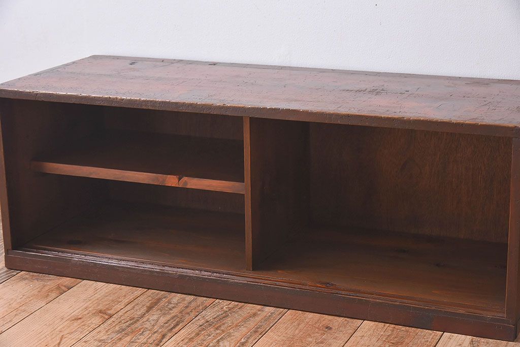 レトロ家具　昭和レトロ　モールガラス入りの小さなローボード(収納棚、戸棚)