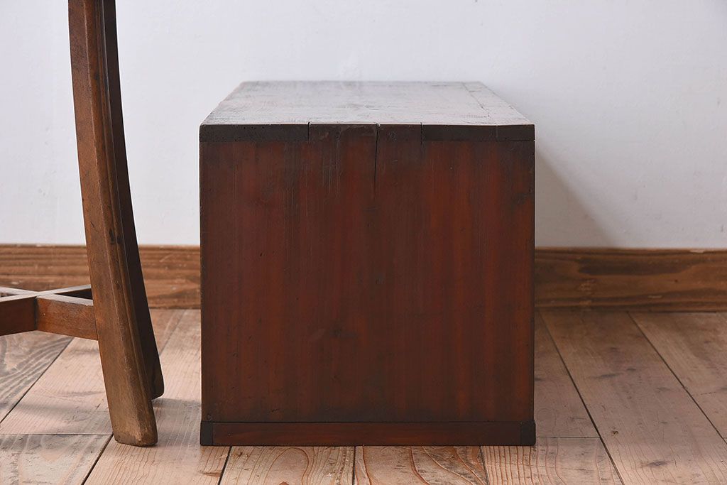 レトロ家具　昭和レトロ　モールガラス入りの小さなローボード(収納棚、戸棚)