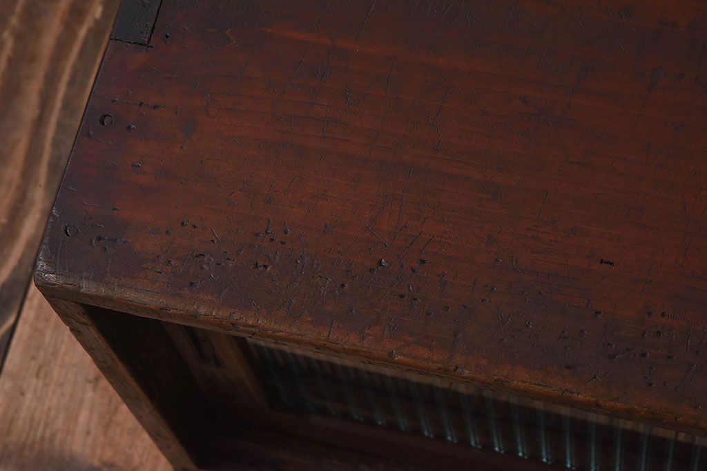 レトロ家具　昭和レトロ　モールガラス入りの小さなローボード(収納棚、戸棚)