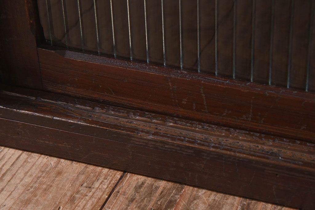 レトロ家具　昭和レトロ　モールガラス入りの小さなローボード(収納棚、戸棚)