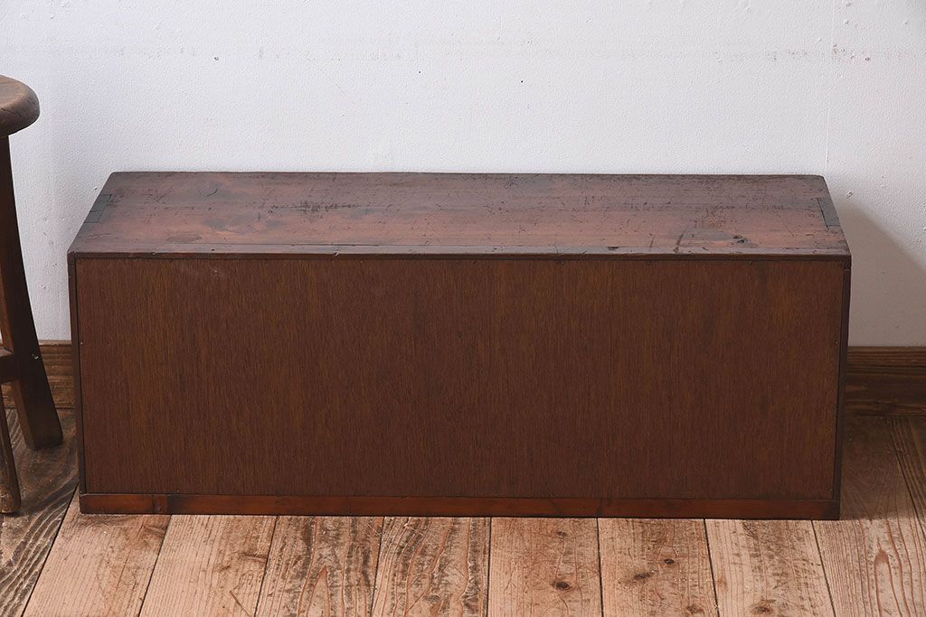 レトロ家具　昭和レトロ　モールガラス入りの小さなローボード(収納棚、戸棚)