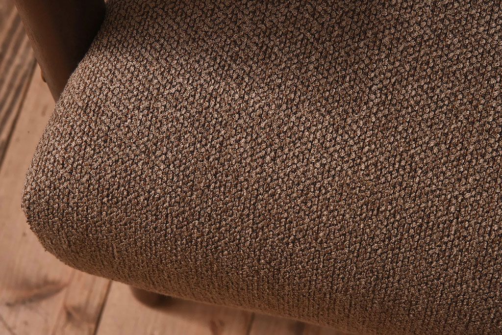 ヴィンテージ家具　和製ビンテージ　厚みのあるクッションが魅力的なサロンチェア(アームチェア、一人掛けソファ)(1)