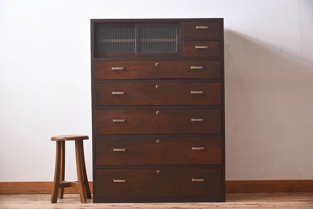 レトロ家具　昭和レトロ　前面栗材製　モールガラス入り!衣装箪笥(引き出し、チェスト)