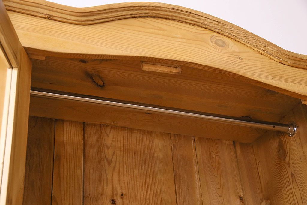アンティーク家具　フランスアンティーク　パイン材の温もり溢れるキャビネット(ワードローブ、収納棚、戸棚)