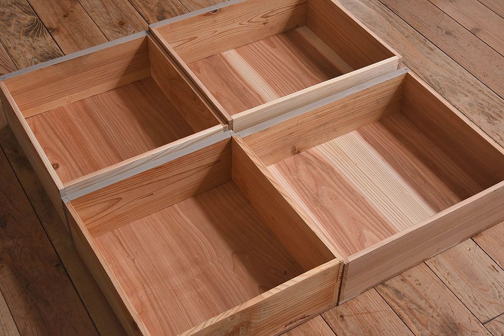 アンティーク家具　ペイントカラーと木のコントラストが素敵なローチェスト(ローボード)