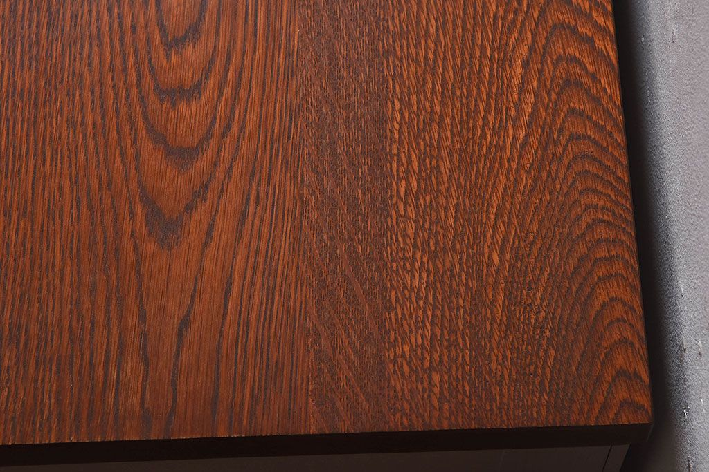 アンティーク家具　ペイントカラーと木のコントラストが素敵なローチェスト(ローボード)