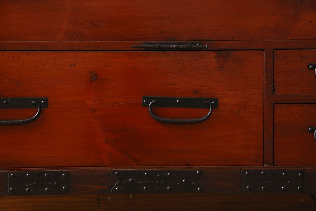 アンティーク家具　明治期!迫力のある鉄脚付き時代箪笥ローボード
