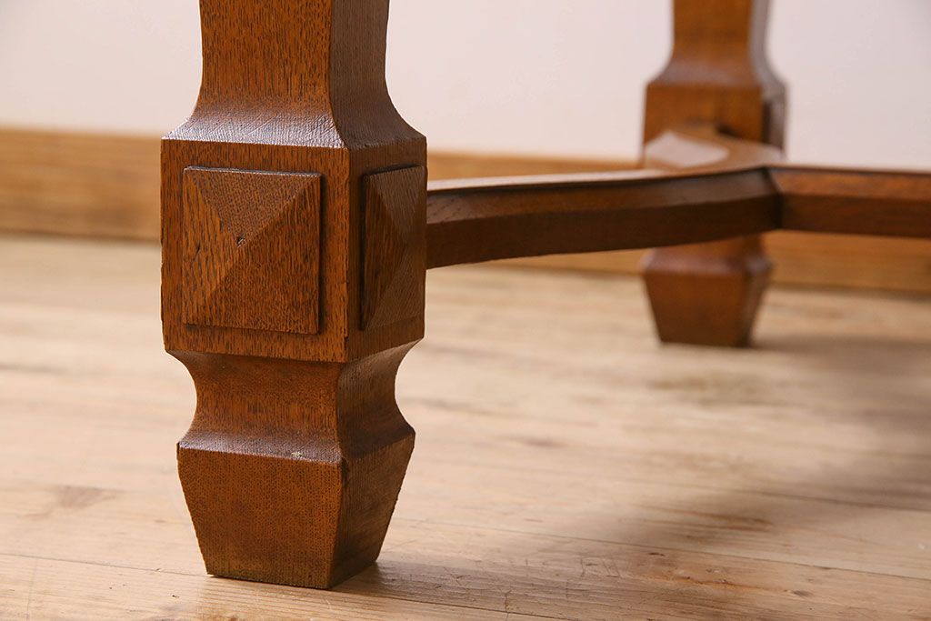 アンティーク家具　フランスアンティーク　おしゃれなデザインのダイニングテーブル(1)