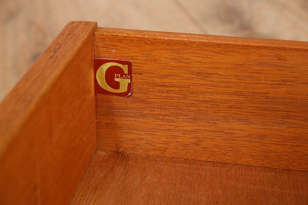 G-PLAN(ジープラン)　北欧スタイル家具　機能性に優れたサイドキャビネット(サイドボード)