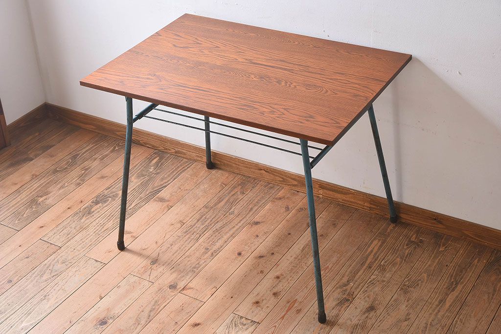 レトロ家具　昭和レトロ　折り畳み式鉄脚テーブル(机、作業台、アイアンテーブル)