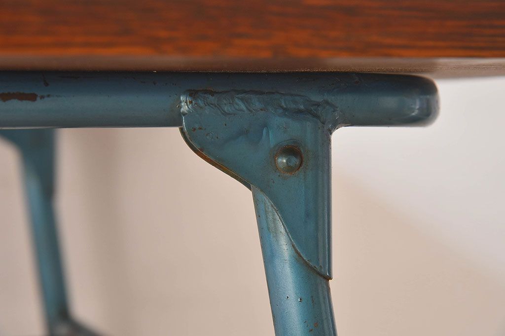 レトロ家具　昭和レトロ　折り畳み式鉄脚テーブル(机、作業台、アイアンテーブル)