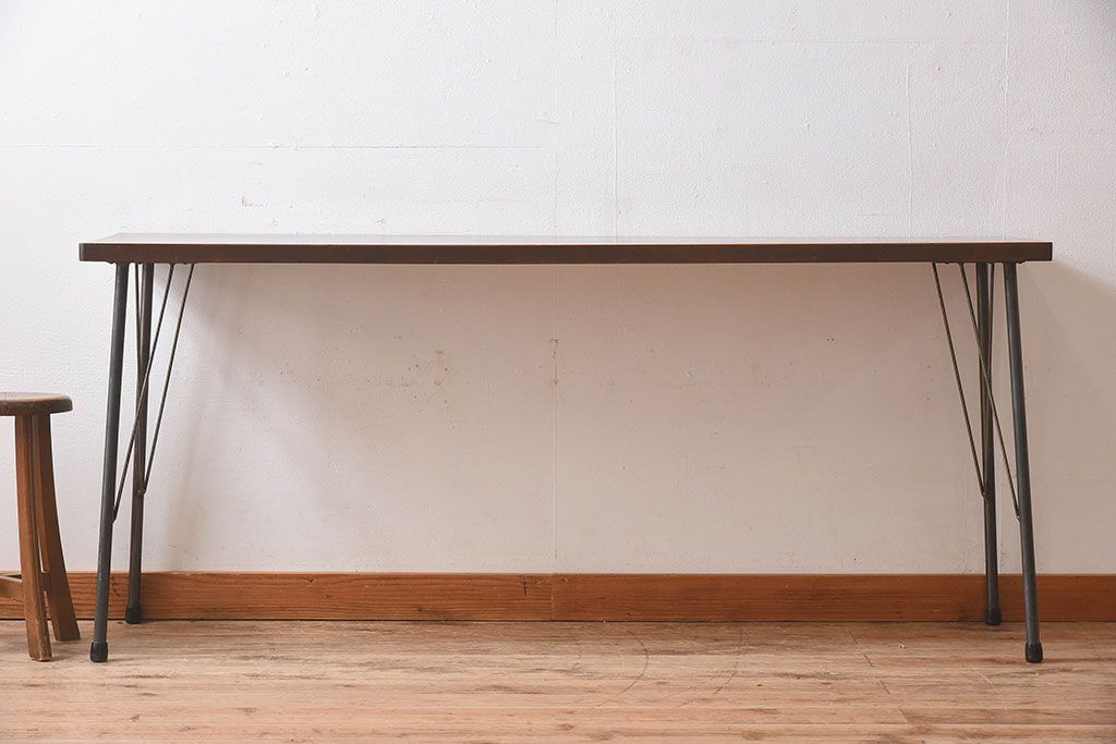 アンティーク家具　和製アンティーク　朴の木材天板　古材の質感が味わい深い鉄脚テーブル(作業台、アイアンテーブル)