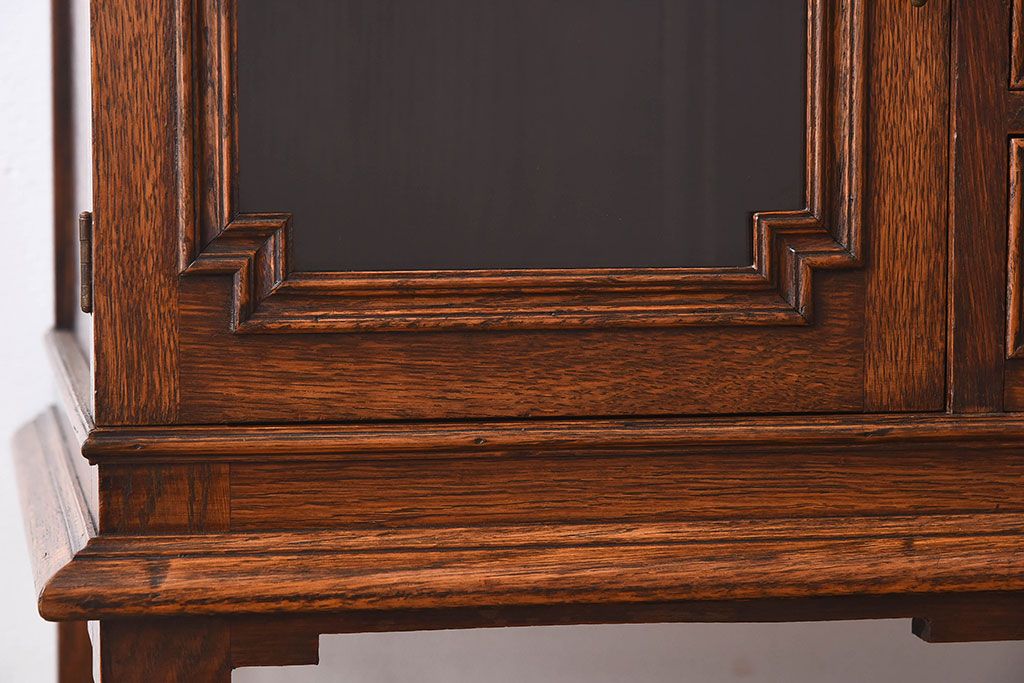 アンティーク家具　フランスアンティーク　オーク材　優美な佇まいのサイドキャビネット(サイドボード)