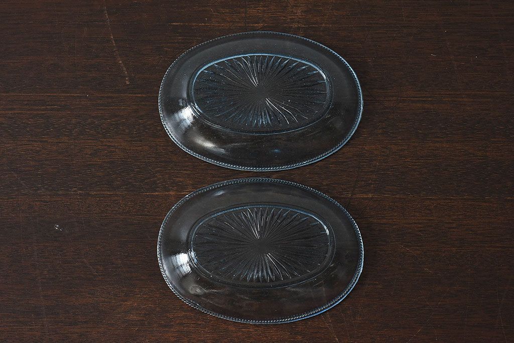 アンティーク雑貨　昭和レトロ　水色が涼しげなプレスガラス製の長皿(器)2枚セット
