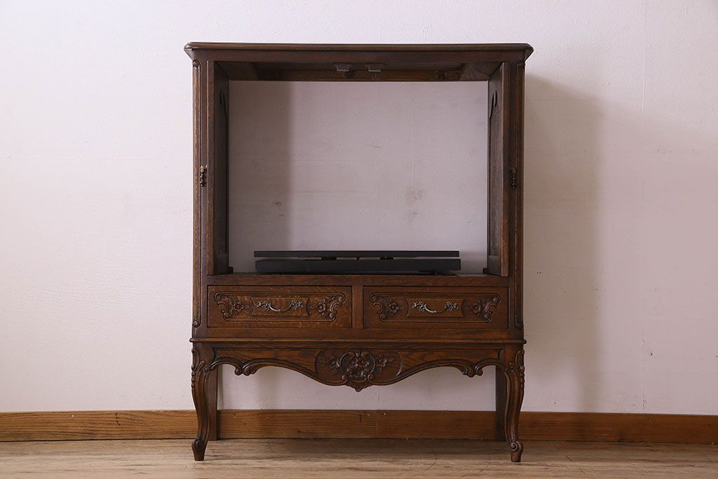 ヴィンテージ家具　フランスビンテージ　猫脚や彫刻が美しいテレビ収納棚(テレビ台、キャビネット)