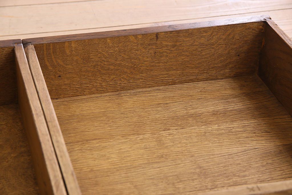 ヴィンテージ家具　フランスビンテージ　猫脚や彫刻が美しいテレビ収納棚(テレビ台、キャビネット)