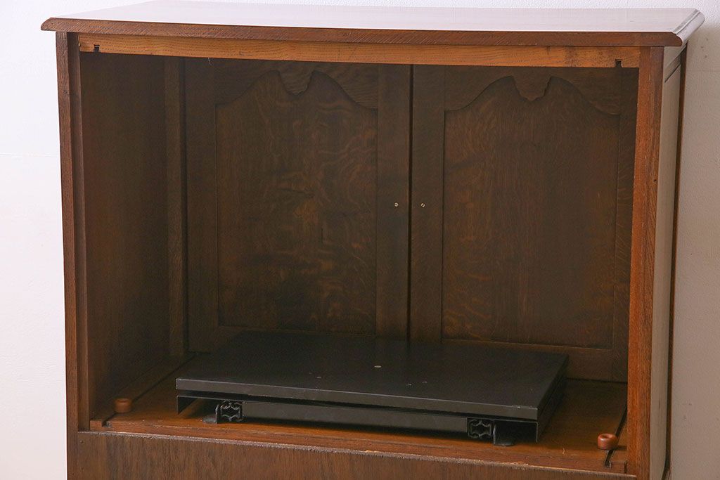 ヴィンテージ家具　フランスビンテージ　猫脚や彫刻が美しいテレビ収納棚(テレビ台、キャビネット)
