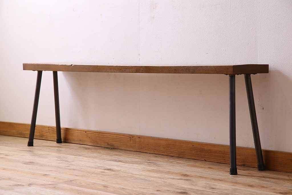 レトロ家具　昭和レトロ　ナラ材一枚板の重厚な鉄脚ベンチ(長椅子、アイアンベンチ)(2)