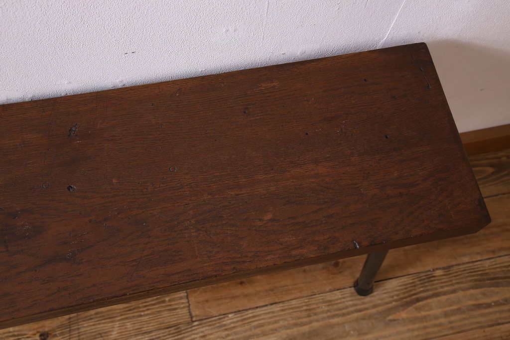 レトロ家具　昭和レトロ　ナラ材一枚板 古材の質感が味わい深い鉄脚ベンチ(長椅子、アイアンベンチ)(2)