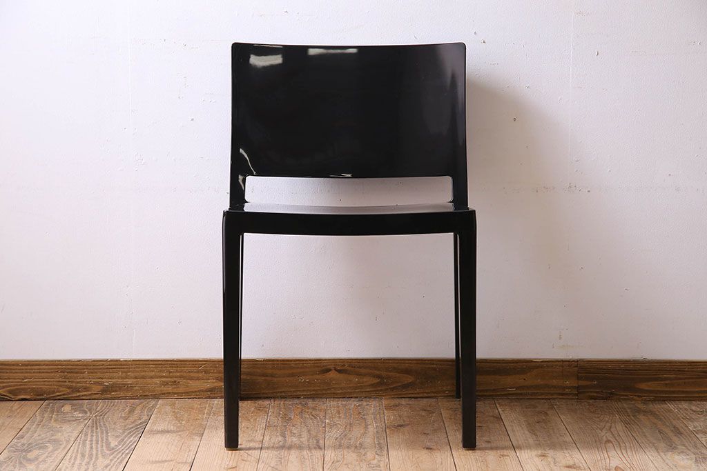 中古　ブランド家具　Kartell(カルテル)製　Lizz(リッツ)　モダンなデザインのチェア(椅子、  ダイニングチェア)(定価約3万3千円)(1)