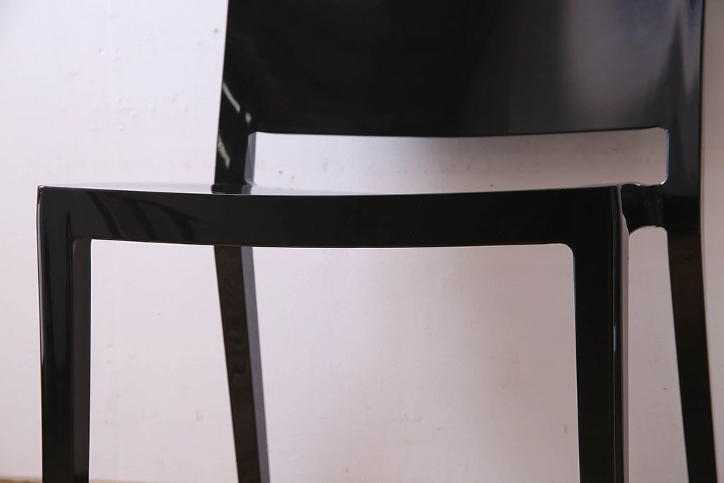 中古　ブランド家具　Kartell(カルテル)製　Lizz(リッツ)　モダンなデザインのチェア(椅子、  ダイニングチェア)(定価約3万3千円)(1)