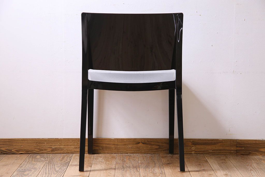 中古　ブランド家具　Kartell(カルテル)製　Lizz(リッツ)　モダンなデザインのチェア(椅子、  ダイニングチェア)(定価約3万3千円)(1)