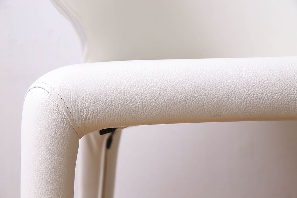 中古　ブランド家具　Cassina(カッシーナ)製　HOLA(オラ)　アームチェア(イス、椅子)(定価約23万円)(1)