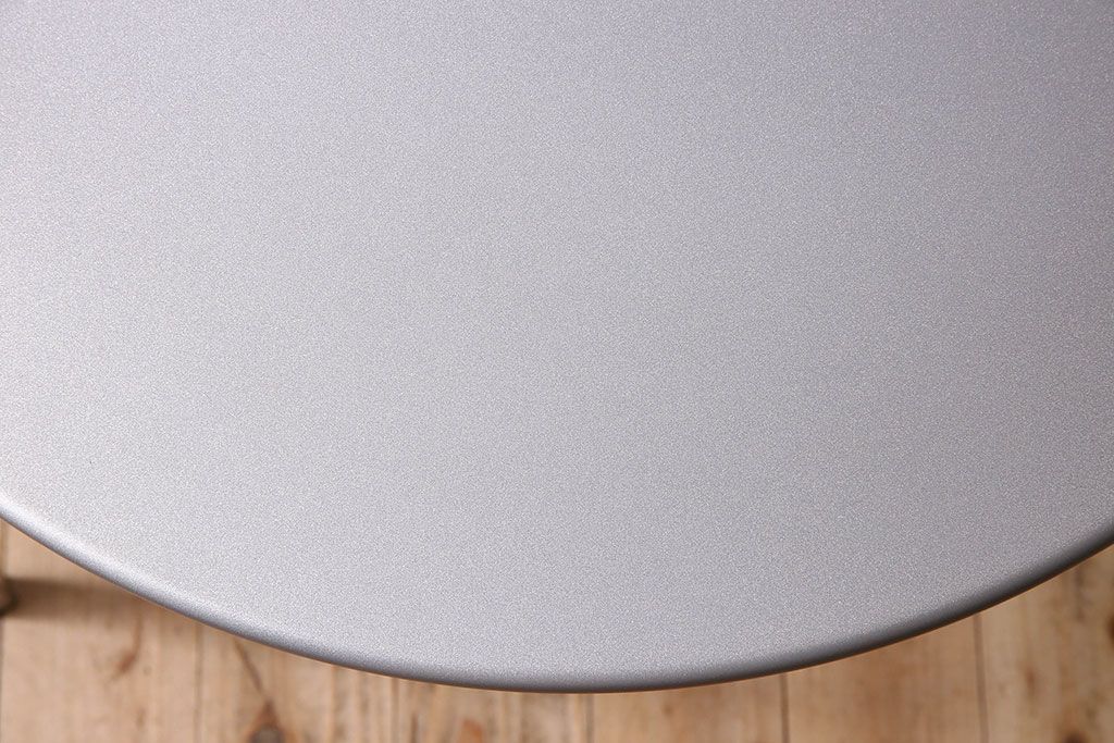 中古　ブランド家具　BISTRO(ビストロ)　アウトドアユース　Cassinaixc.(カッシーナイクスシー)　ラウンドテーブル(サイドテーブル、コーヒー  テーブル)(定価約6万円)