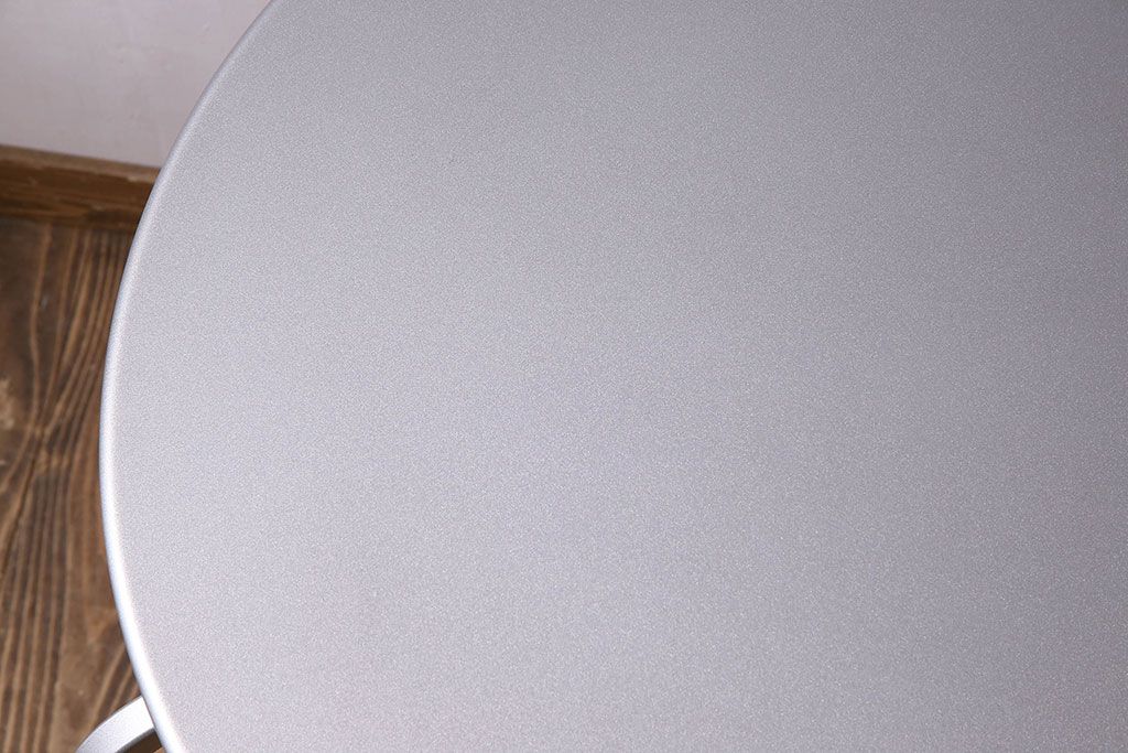 中古　ブランド家具　BISTRO(ビストロ)　アウトドアユース　Cassinaixc.(カッシーナイクスシー)　ラウンドテーブル(サイドテーブル、コーヒー  テーブル)(定価約6万円)